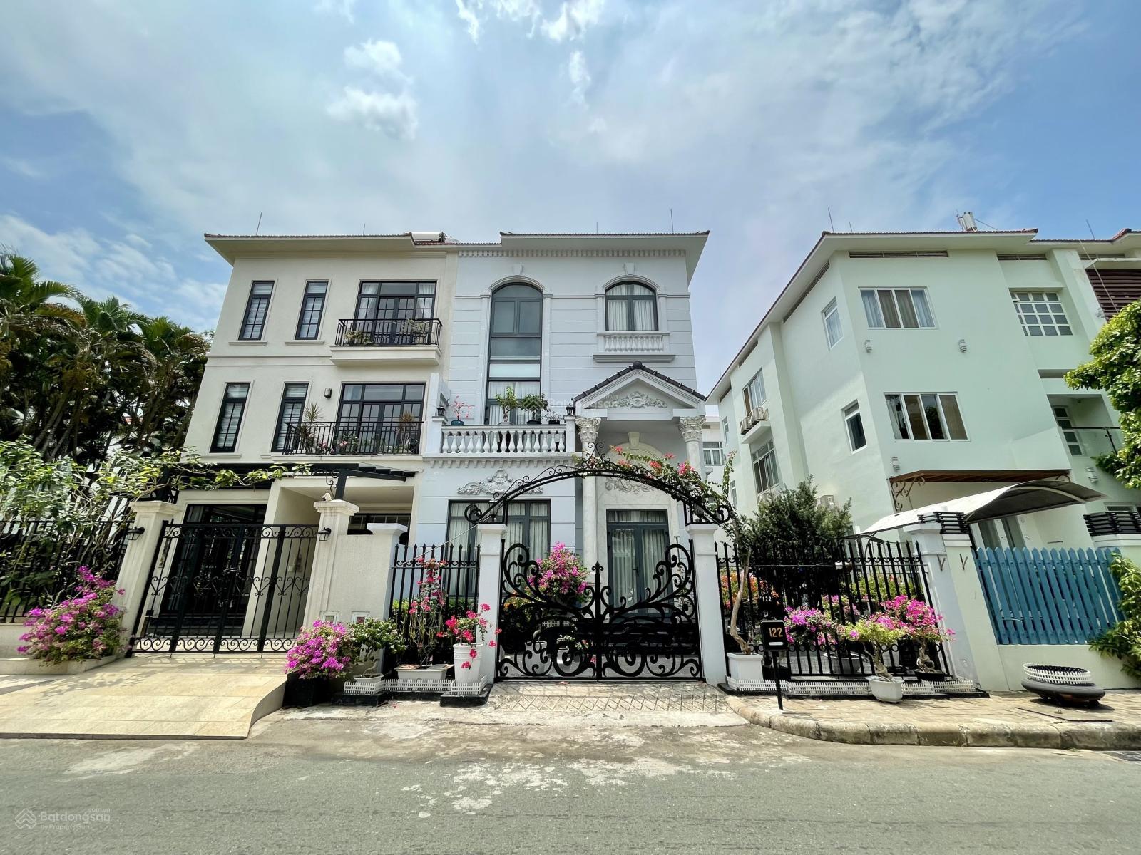Villa song lập Phú Mỹ Hưng Quận 7, 180.5m² giá 54 tỷ - Gần Hồ Bán Nguyệt