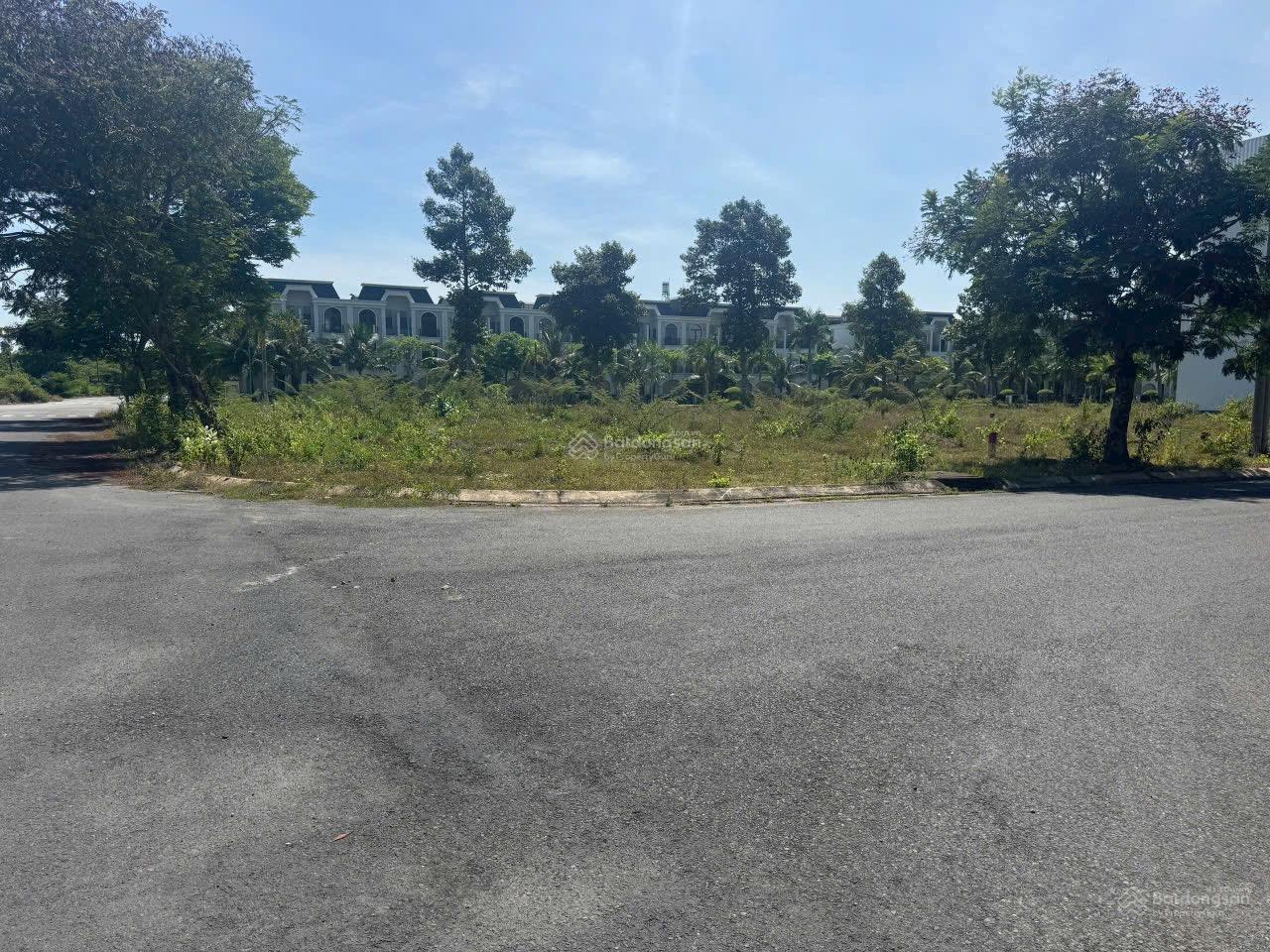 Bán lô góc 2 mặt tiền đường lớn 50m tại Đồng Tâm Green City - Giá 7,9 tỷ