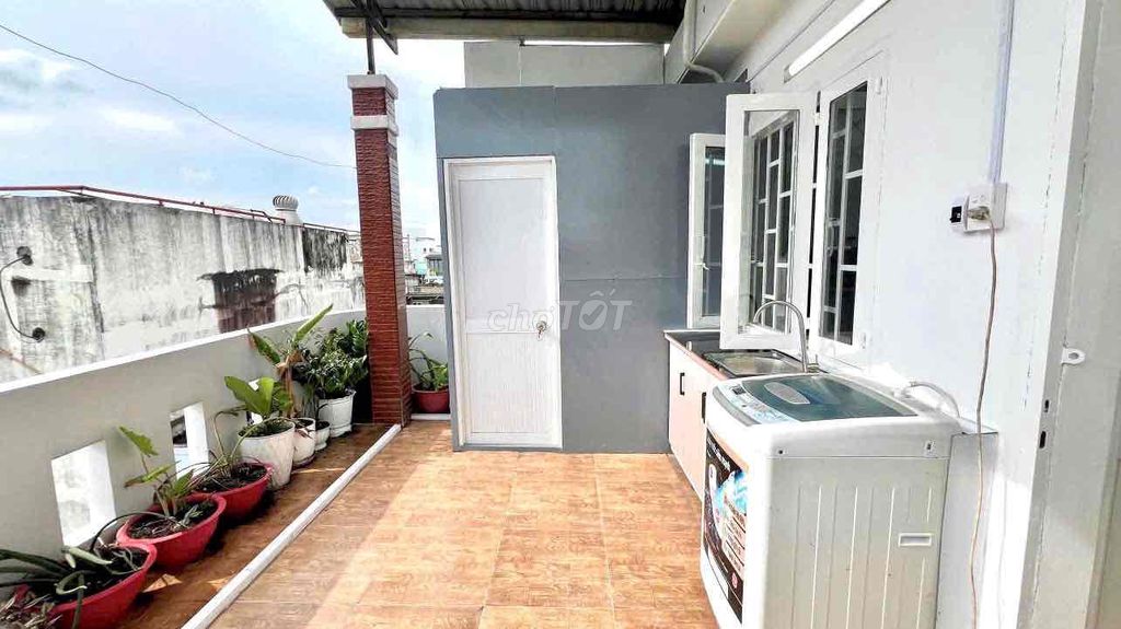 Căn hộ cho thuê Lê Hồng Phong Q10 32m² giá chỉ 5.7 triệu - View thoáng mát!