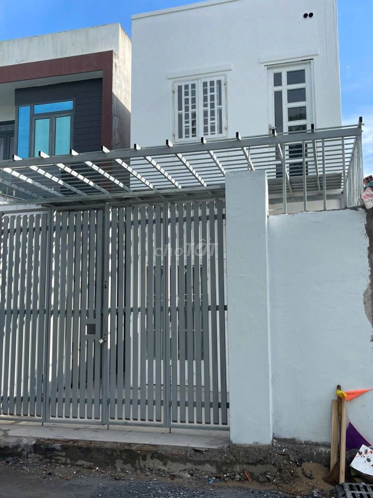 Nhà nguyên căn đường xe tải Nguyễn Duy Trinh 90m² giá 10 triệu - Thích hợp làm văn phòng và ở gia đình!