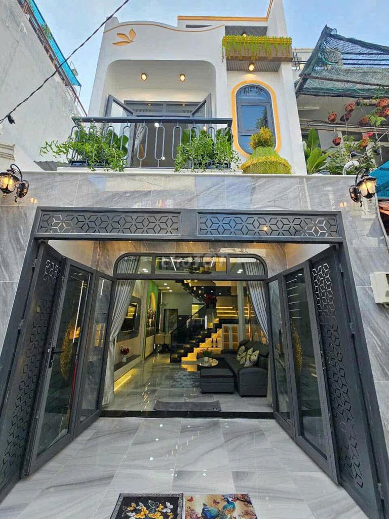 Nhà cho thuê gấp mặt tiền Nguyễn Văn Giai, Quận 1 - Diện tích 72m², giá 30 triệu!