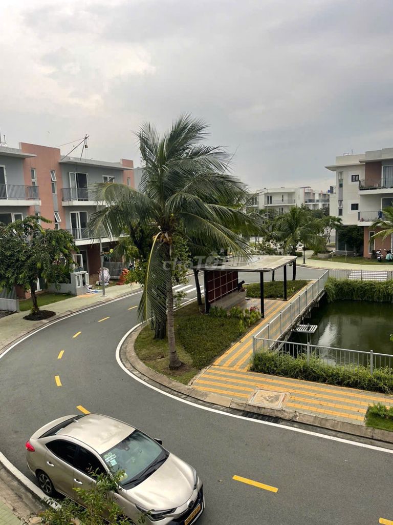 Nhà phố Dragon Village, Phú Hữu, 90m² giá 12.5 triệu - Sẵn nội thất, bảo vệ 24/7!