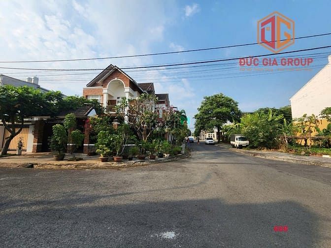 Bán biệt thự góc 2 mặt tiền khu dân cư Tân Phong 195m² giá 11.2 tỷ - Hạ tầng hoàn thiện, tiện ích đầy đủ!