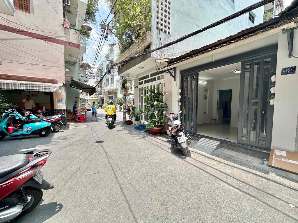 Nhà nguyên căn 2 mặt hẻm xe hơi Lê Văn Sỹ 40m² chỉ 13.5 triệu - Tiện kinh doanh ngay!