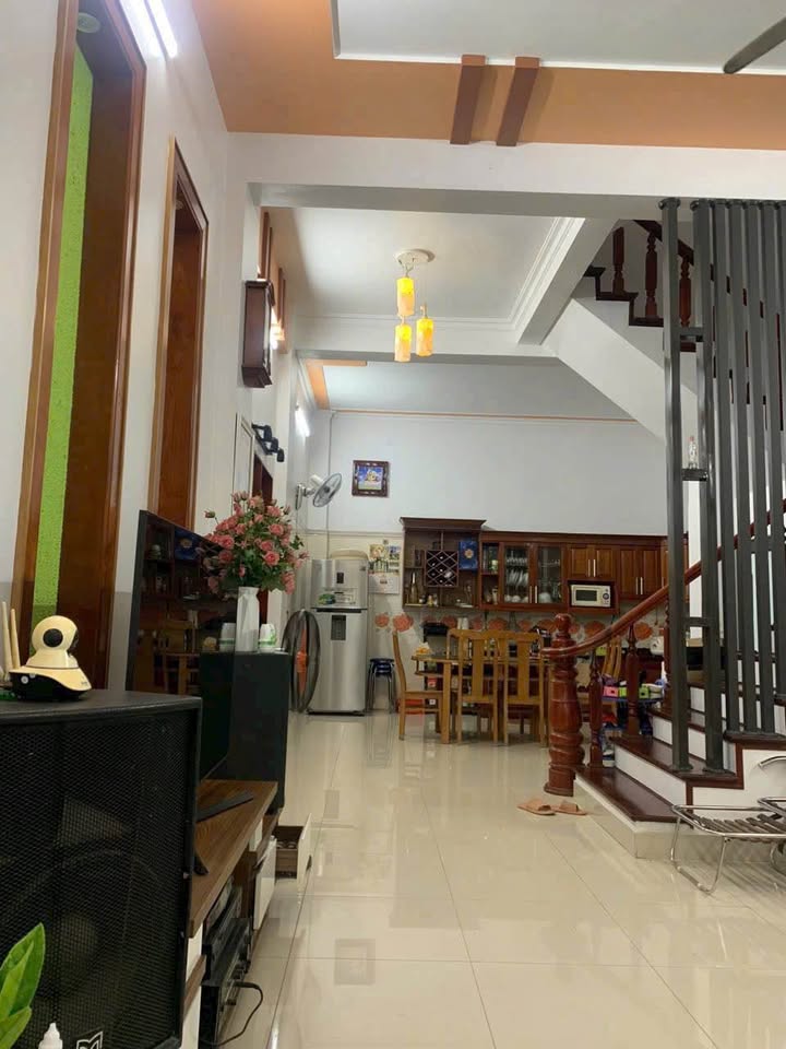 Nhà 3 tầng Ngọc Châu - Hải Dương 73m² giá 3.1 tỷ - Thiết kế hiện đại, tiện ích đầy đủ!