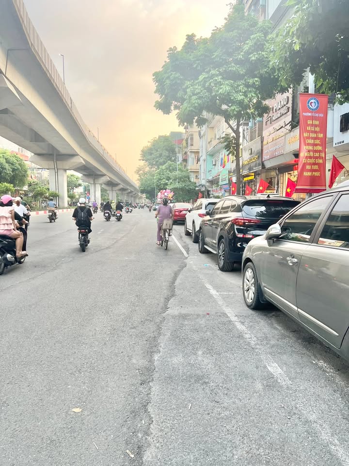 Nhà mặt phố Hào Nam - Đống Đa 50m² giá 35 tỷ - Kinh doanh thuận lợi