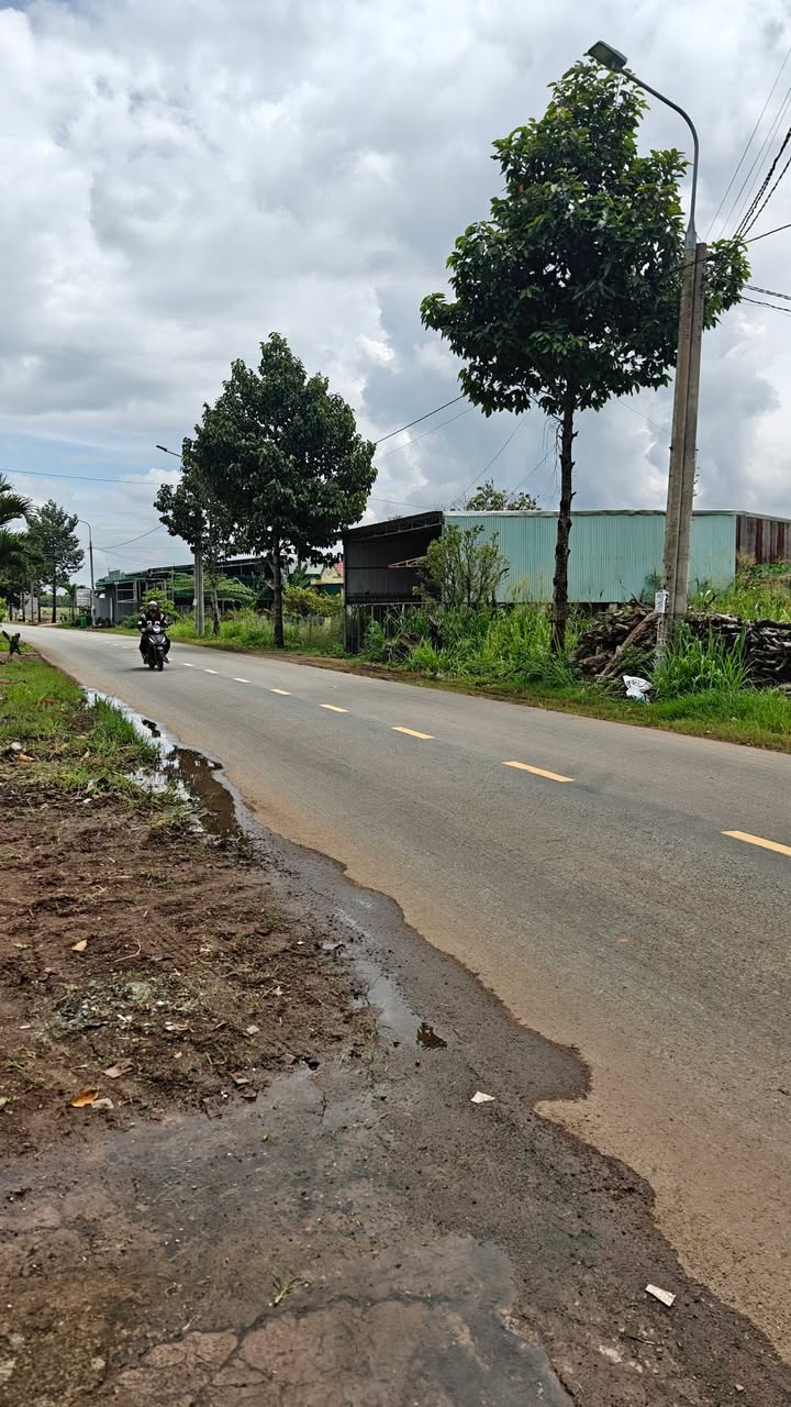 Đất mặt tiền đường Liên Huyện Long Khánh 165m² giá 1.3 tỷ - Cơ hội đầu tư tuyệt vời!