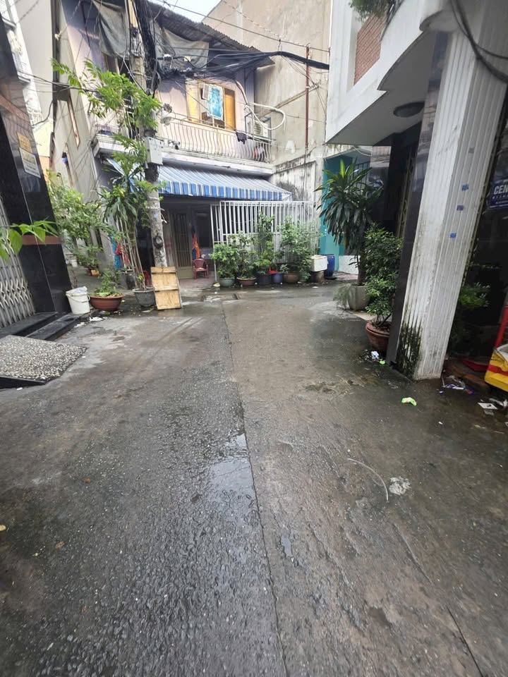 Nhà cho thuê đường Lạc Long Quân, quận Tân Bình 72m² giá 12 triệu - Không gian thoáng đãng, tiện nghi đầy đủ!