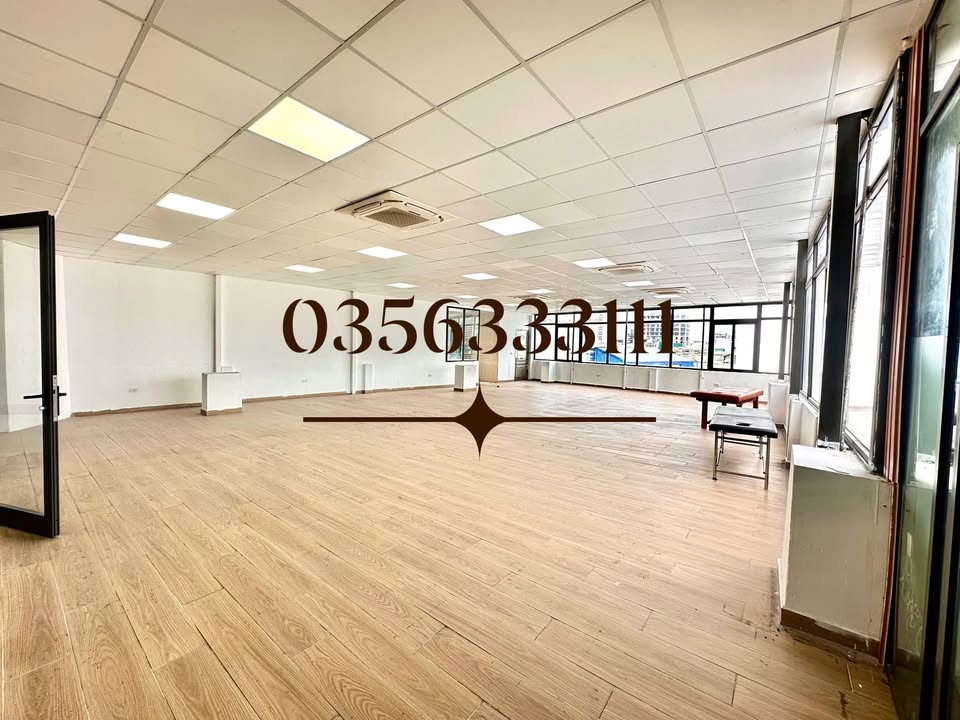 Văn phòng cho thuê Hoàng Cầu Đống Đa 160m² giá 38 triệu - Mặt tiền thoáng đãng!