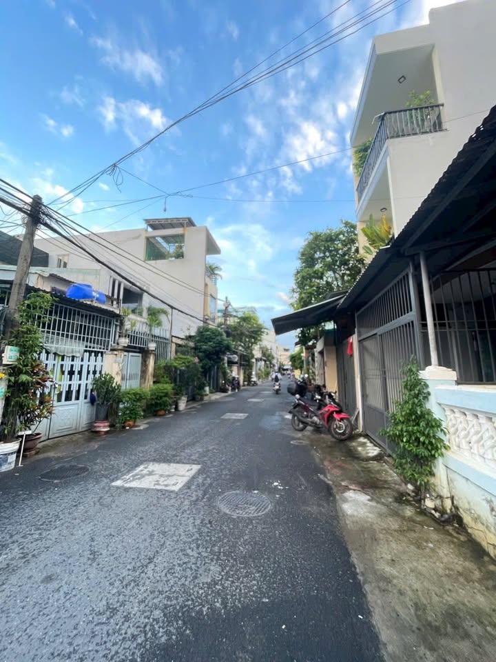 Đất tặng nhà C4 kiệt ô tô tránh nhau tại Sơn Trà - 80m² giá 6 tỷ - Vị trí cực đẹp gần biển Mỹ Khê!