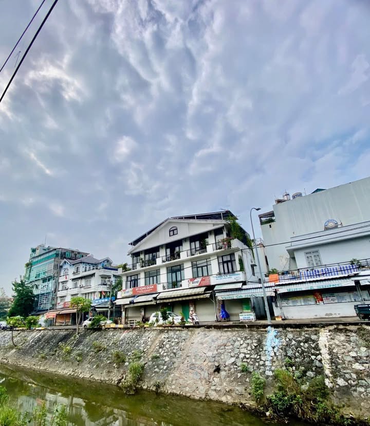 Mặt tiền kinh doanh Phạm Văn Bạch 107m² giá 16 tỷ - Cơ hội vàng cho nhà đầu tư!