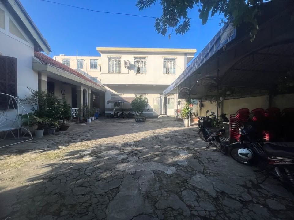 Biệt thự pháp 3 mặt tiền Hoàng Văn Thụ 459m² giá 95 tỷ - Đẳng cấp sống giữa lòng phố cổ!