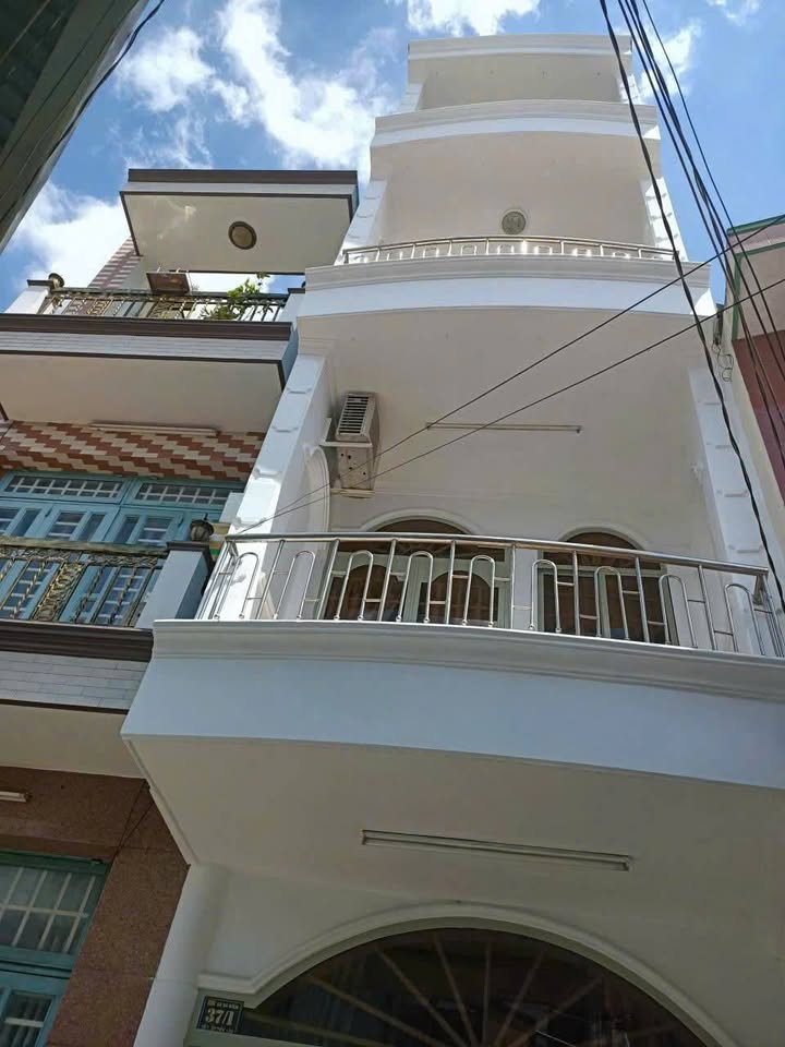 Nhà 1 Trệt 3 Lầu Bà Điểm 45m² giá 4.1 tỷ - Sổ hồng riêng, chính chủ!