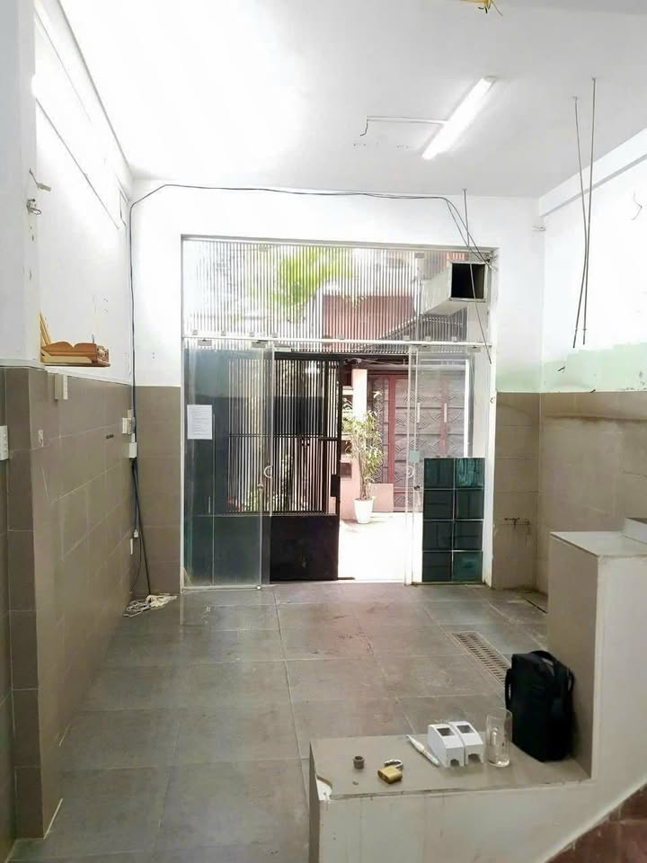 Cho thuê nhà nguyên căn Lý Văn Phức, Tân Định, Q.1 - Sẵn sàng vào ở chỉ 13 triệu/tháng!