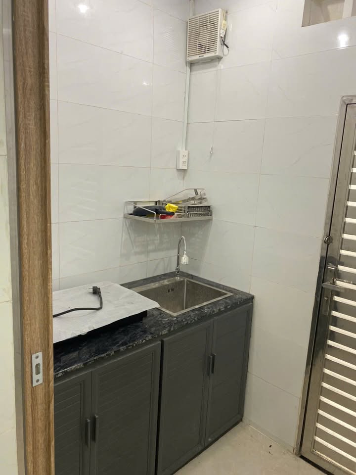 Nhà Nguyên Căn Võ Văn Kiệt Quận 1 30m² giá 14 triệu - Nhà mới, thoáng mát, an ninh!