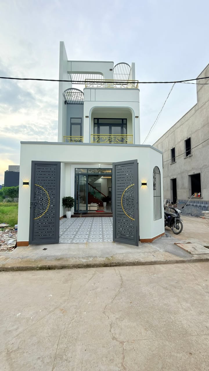 Nhà phố Tân Đông Hiệp, Dĩ An 96,5m² giá 3,7 tỷ - Thiết kế độc đáo, nhà góc 2 mặt tiền!