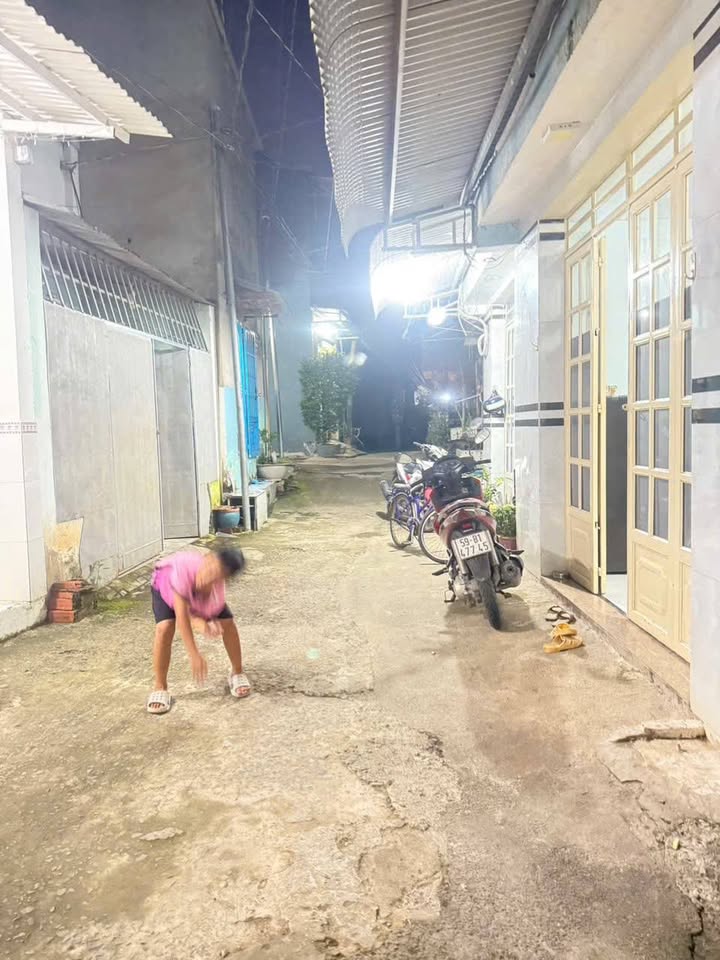 Nhà riêng xã Phú Đông Nhơn Trạch 30m² giá 750 triệu - Đường thông, khu dân cư đông đúc!