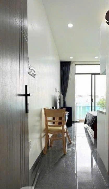Cho thuê studio ban công 35m² giá 5.5 triệu - Đầy đủ nội thất, gần sân bay!