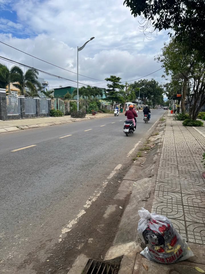 Nhà mặt tiền đường Thống Nhất, Đức Trọng 103.5m² giá 3.5 tỷ - Kinh doanh sầm uất!