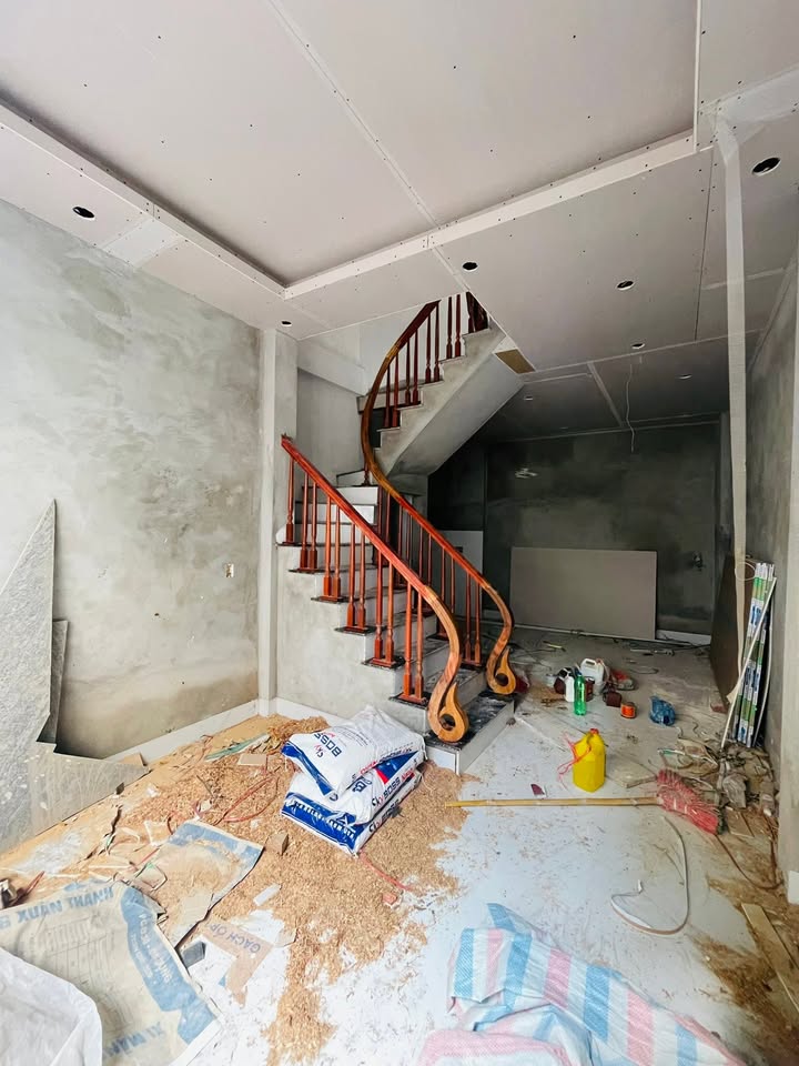 Nhà 3 tầng Bồ Xuyên Thái Bình 40m² giá 1 tỷ - Vị trí trung tâm, giao thông thuận lợi!