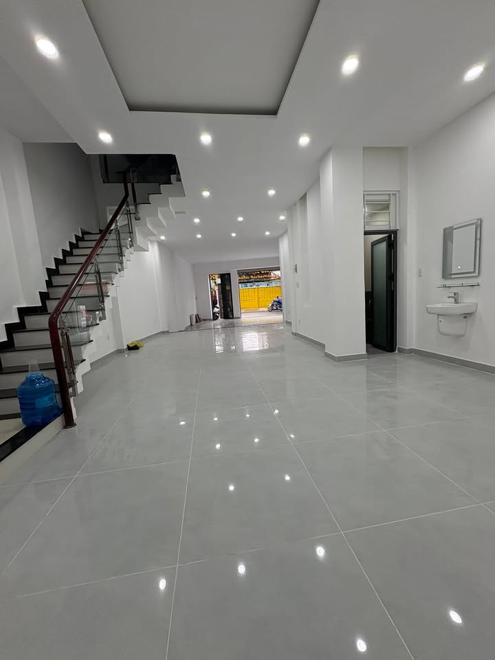 FrontHouse mặt tiền Phan Huy Ích 124m² giá 22.5 tỷ - Vị trí kinh doanh sầm uất!