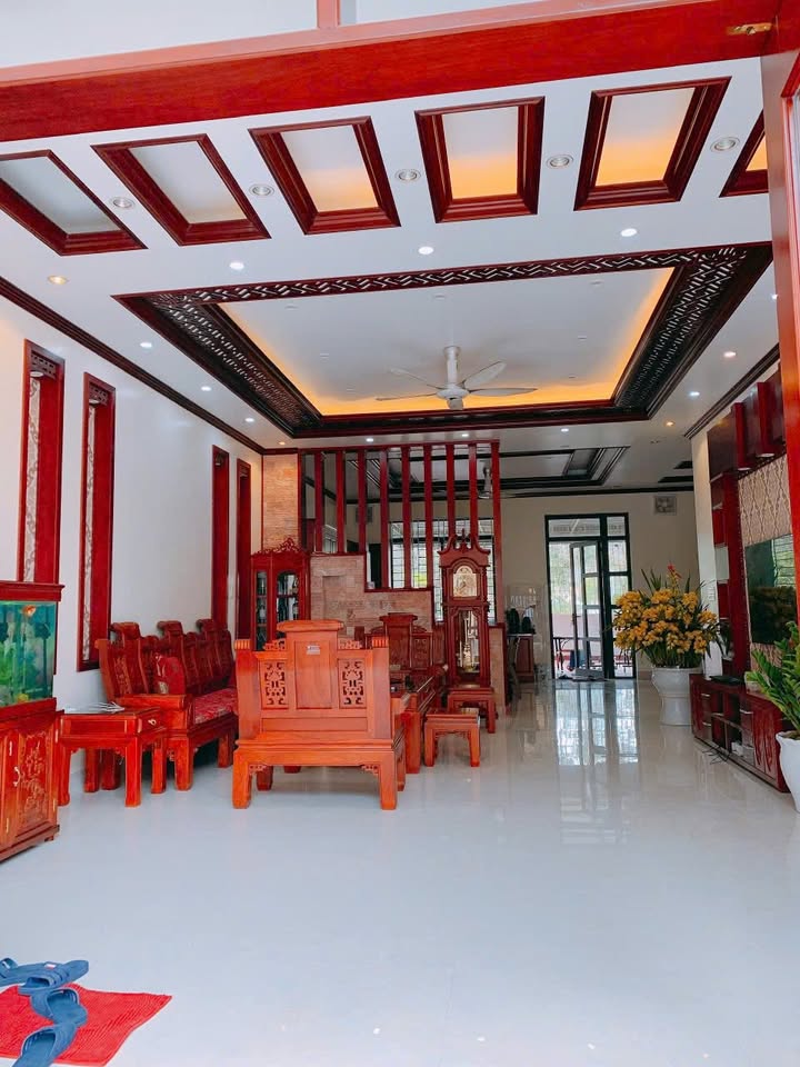 Biệt thự 3 tầng tại KĐT Bến Bắc Riverside 250m² giá 10.8 tỷ - Thiết kế hiện đại, sân vườn rộng rãi!