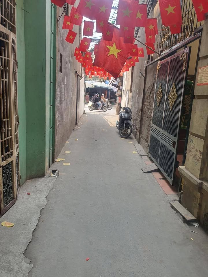 Đất vàng Lĩnh Nam 61m² giá 10 tỷ - Ô tô đỗ cửa, vị trí đầu tư lý tưởng!