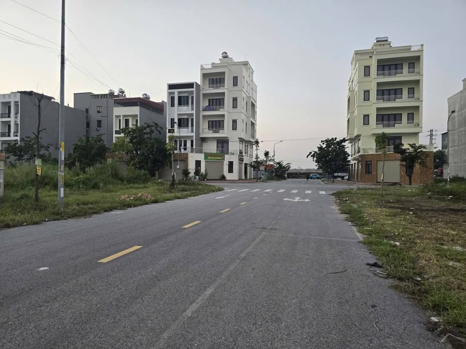 Đất nền Khắc Niệm, TP Bắc Ninh 93.5m² giá 6 tỷ - Sổ đỏ chính chủ, tiện ích xung quanh phong phú!