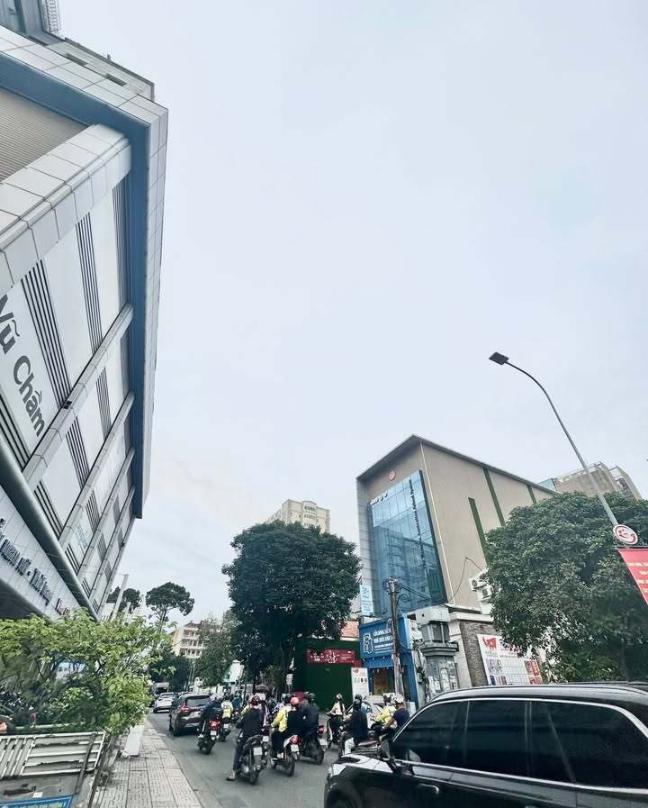 Nhà bán Quận 3 - Lý Chính Thắng 25m² giá 4.7 tỷ - Vị trí đắc địa hiếm có!