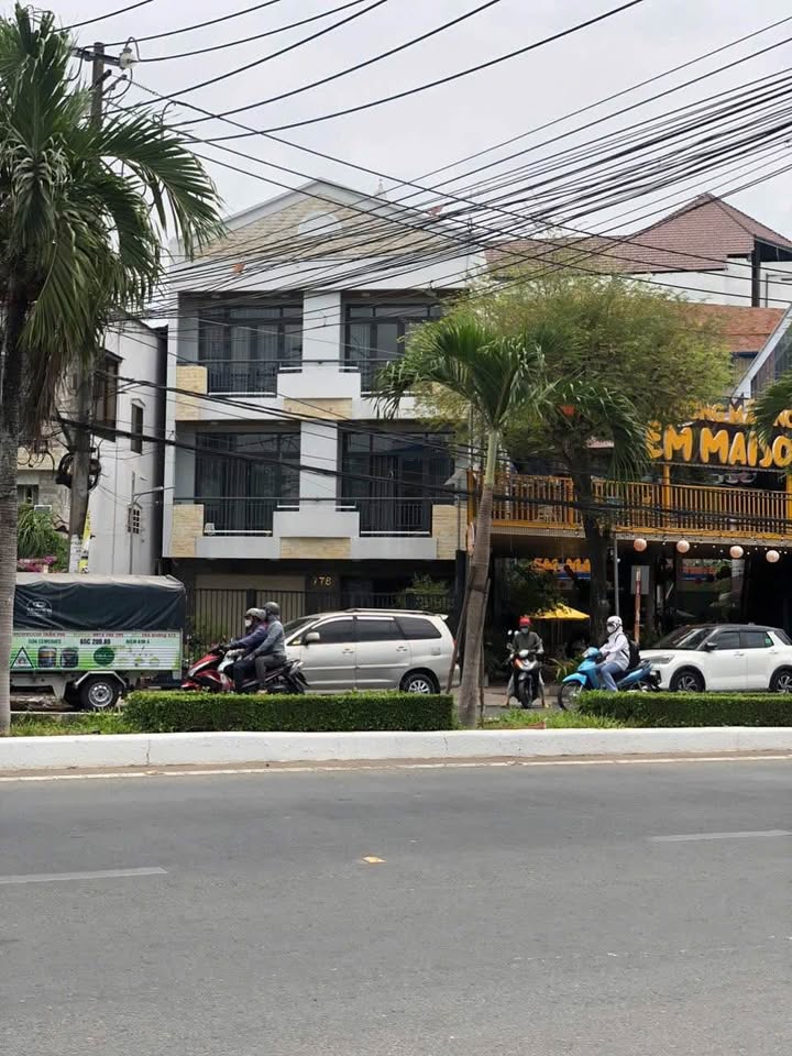 Nhà mặt tiền đường 30 tháng 4, Ninh Kiều, Cần Thơ 214m² giá 36 tỷ - Đầu tư sinh lời tuyệt vời!