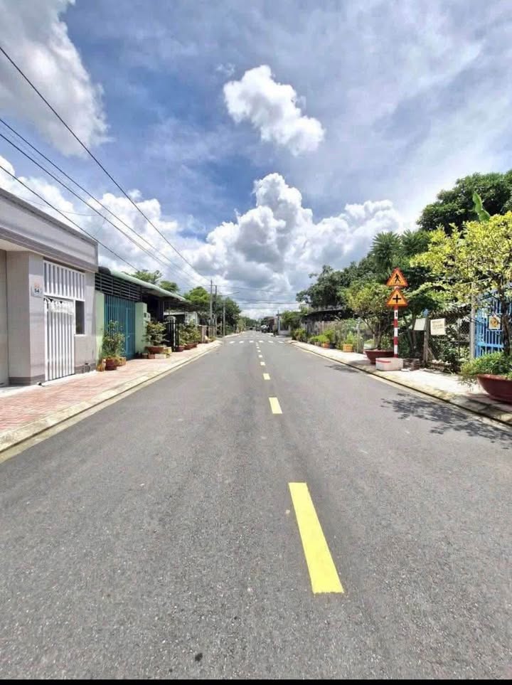 Nhà hẻm 9 Huỳnh Tấn Phát, Tân Ninh, 184.88m² chỉ 2.2 tỷ - Vị trí đẹp, tiện ích đầy đủ!