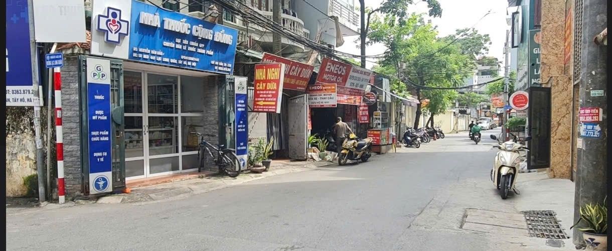 Bán nhà Lạc Long Quân 3 tầng 68m² giá 23.5 tỷ - Tâm huyết gia đình chờ người trân trọng!