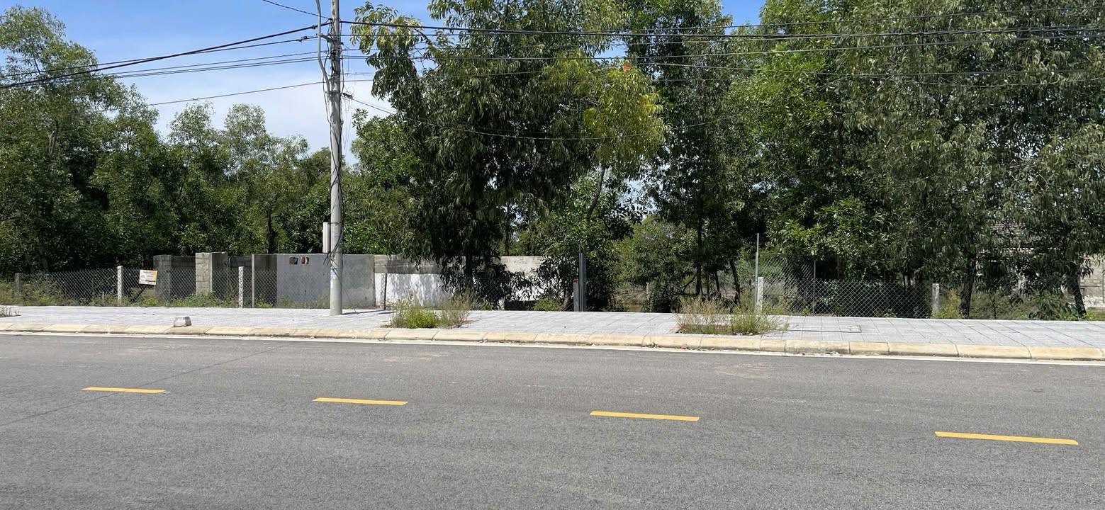 Bán gấp FrontHouse Mặt Tiền Đường Tây Hồ Phú Đa 121m² giá 1.6 tỷ - Hàng hiếm khó tìm!