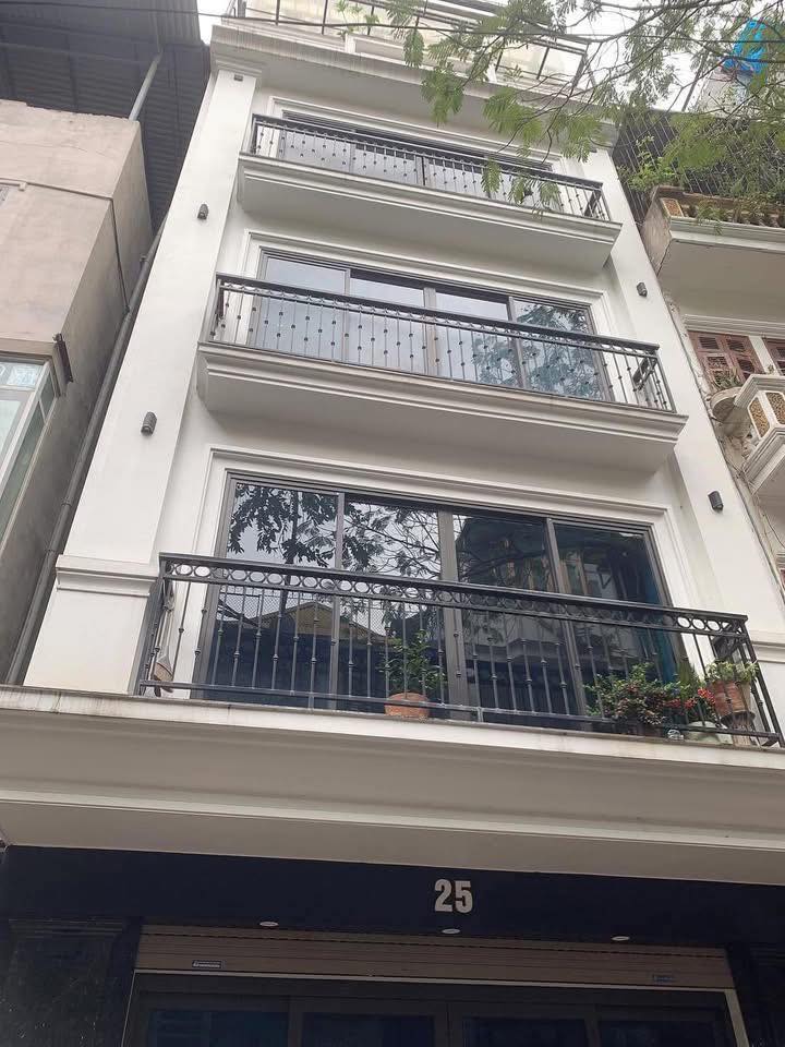 Bán nhà phố Đê La Thành, Ba Đình 46m² giá 15.99 tỷ - Kinh doanh sầm uất!