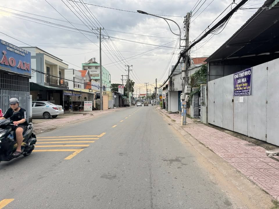 Kho cho thuê mặt tiền đường Đoàn Thị Nghiệp, Mỹ Tho 11 triệu - Vị trí thuận lợi cho kinh doanh!