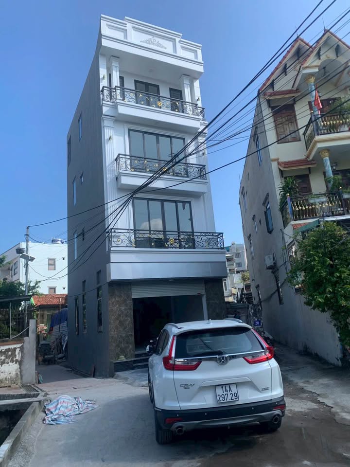 Nhà 4 tầng Cao Xanh Hạ Long 55m² giá 4.5 tỷ - Đường ô tô đỗ cửa thoải mái!