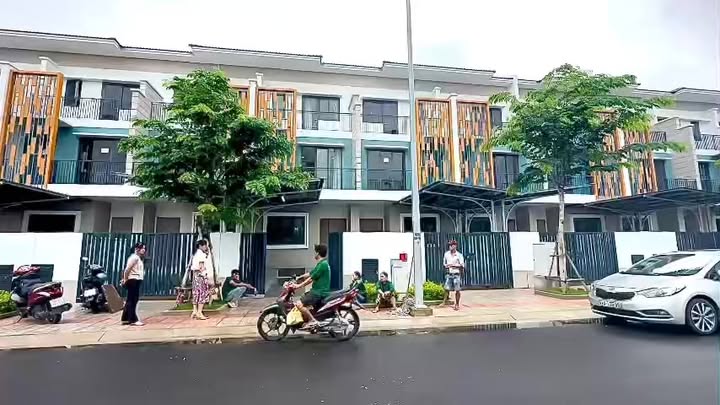 Nhà cho thuê Sun Casa Dĩ An 3PN giá 15 triệu - Full nội thất mới 100%!