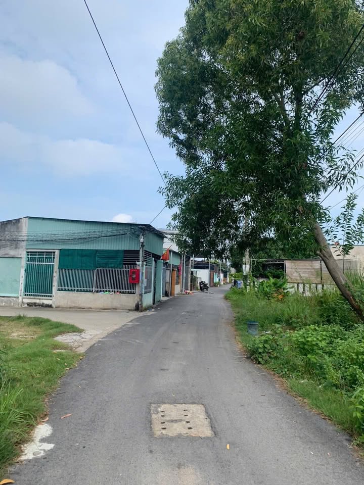 Đất nền Long Hải 142m² giá 2 tỷ - Mặt tiền đường 3/2, gần biển!