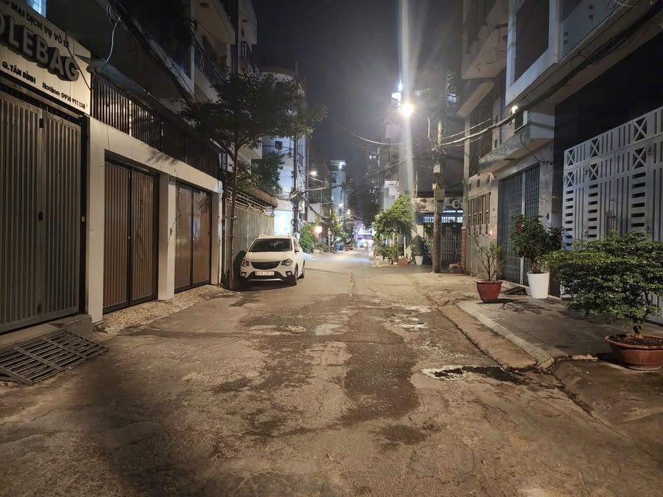 Nhà 2 tầng đường Cách Mạng Tháng 8, quận 10, 64m² chỉ 9 tỷ - Cơ hội đầu tư tuyệt vời!