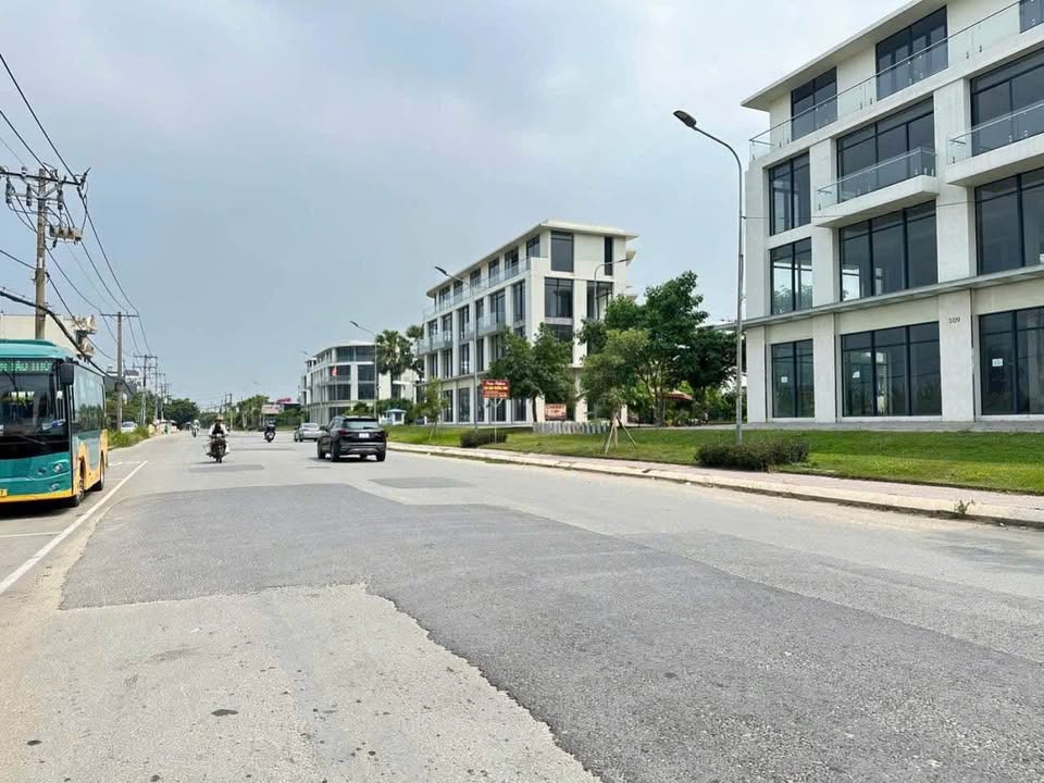 Đất nền Bưng Ông Thoàn, quận 9, 720m² giá 71.5 tỷ - Vị trí đắc địa, sổ hồng riêng!