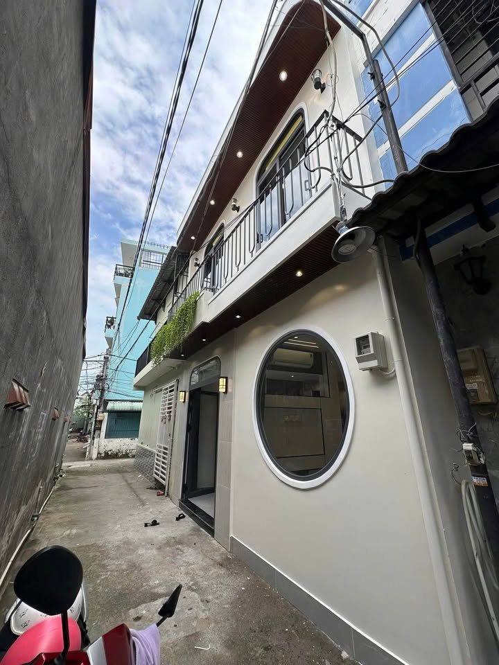 Nhà Phố Hiện Đại Gần Mặt Tiền Huỳnh Tấn Phát Quận 7 Giá 4.7 Tỷ - Dọn Vào Ở Ngay!