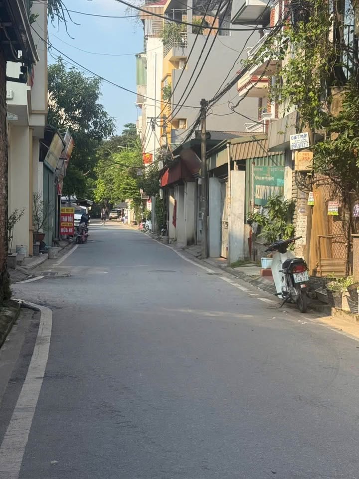 FrontHouse Phố Trạm Long Biên 62m² giá 10 tỷ - Thiết kế thông sàn đẳng cấp!