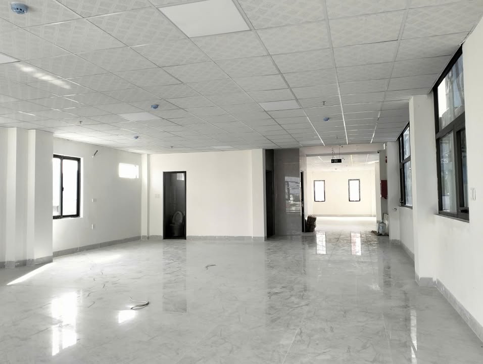 Văn phòng cho thuê mặt tiền đường Lê Thanh Nghị, quận Hải Châu, 210m² giá 20 triệu - Không gian lý tưởng để làm việc!