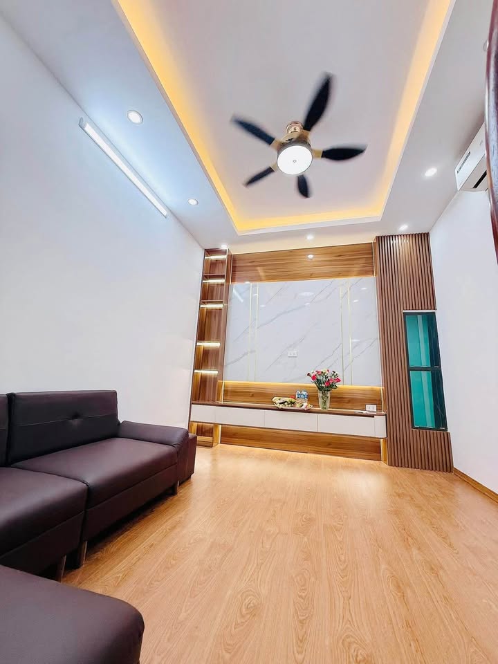 Nhà riêng 6 tầng tại Đội Cấn, Ba Đình 16m² giá 4.98 tỷ - Gần hồ và lăng Bác!