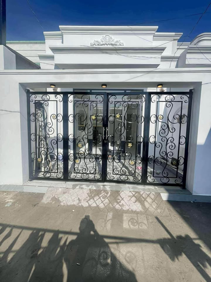 Nhà Phong Cách Tân Cổ Điển 2 Mặt Tiền - Mỹ Hoà - 1.48 tỷ, Sẵn Sàng Vào Ở!