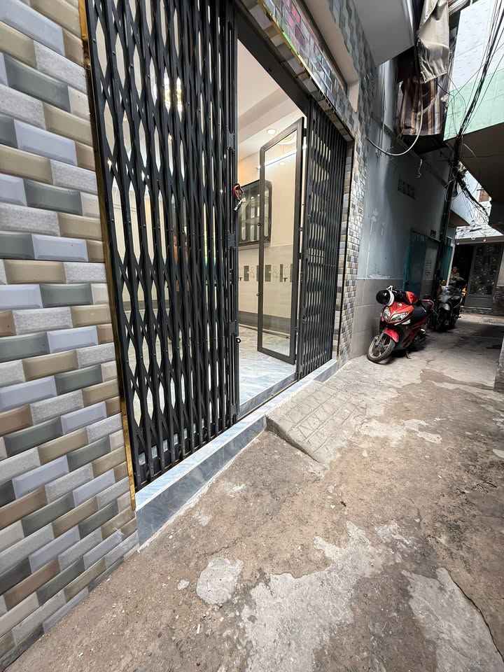 Nhà 4 tầng đường Ba Đình, Quận 8, 29m² giá 4.68 tỷ - Chỉ cần xách vali vào ở ngay!