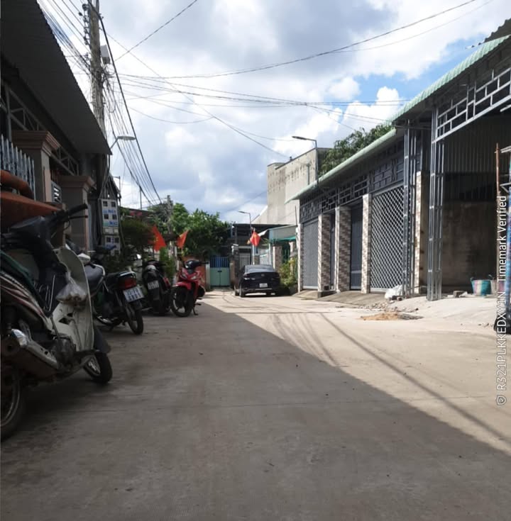 Nhà phố Tân Phú, Đồng Xoài 165m² giá 1.8 tỷ - Sổ đỏ sang tên ngay!