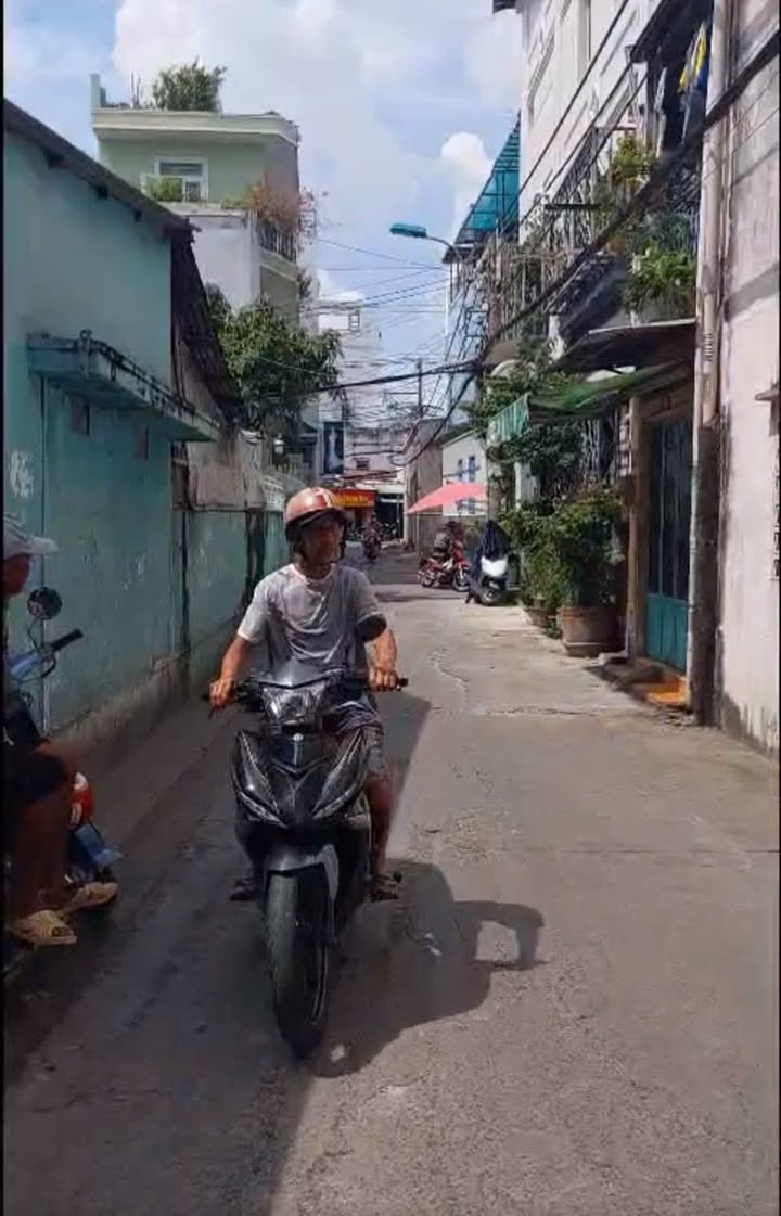 Nhà bán Bùi Minh Trực, Quận 8 diện tích 34m² giá 1.85 tỷ - Hẻm xe hơi thông thoáng!