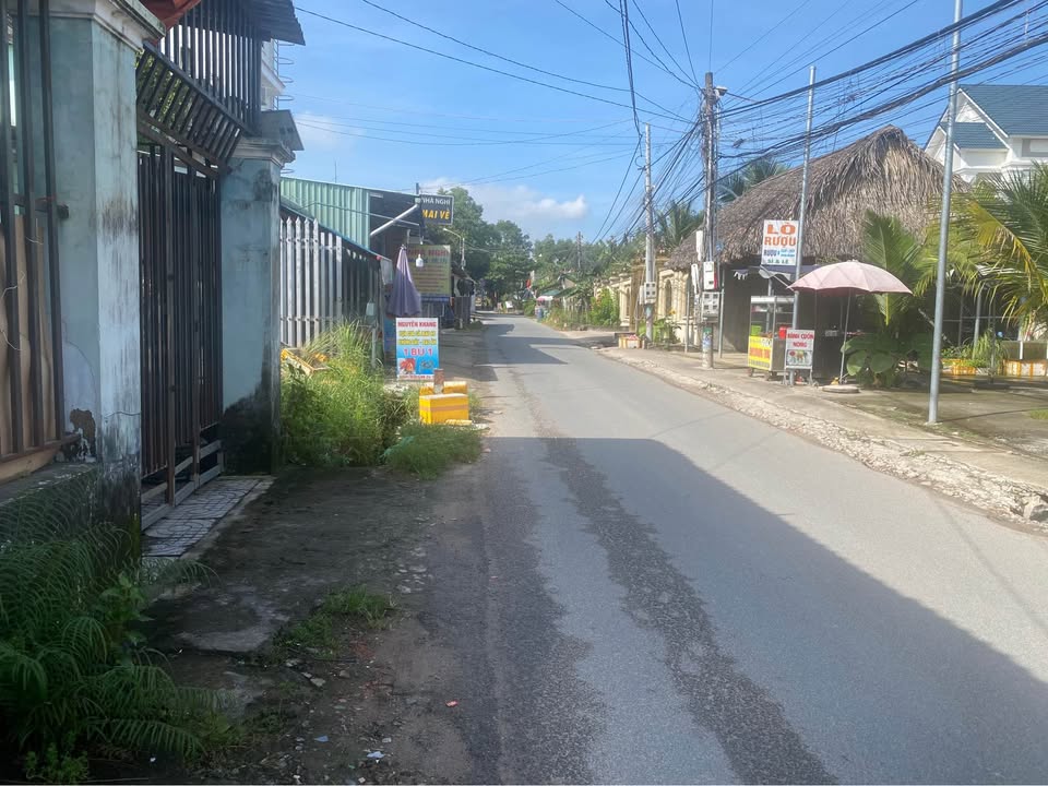 Nhà mặt tiền đường Tân Hiệp 20, Tân Uyên 125m² giá 2.1 tỷ - Thương lượng hấp dẫn!