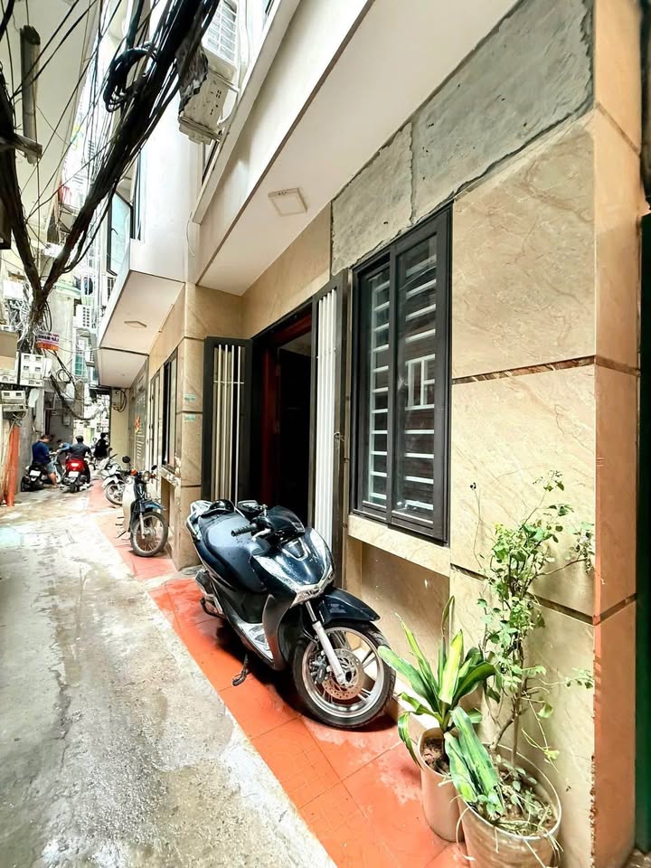 Nhà Pháo Đài Láng 31m² giá 8.6 tỷ - Lô góc, sẵn sàng ở ngay!